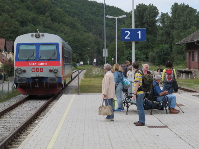 5047 039-2 als R 6248 bei der Einfahrt in den Bahnhof Gars-Thunau, 250 m