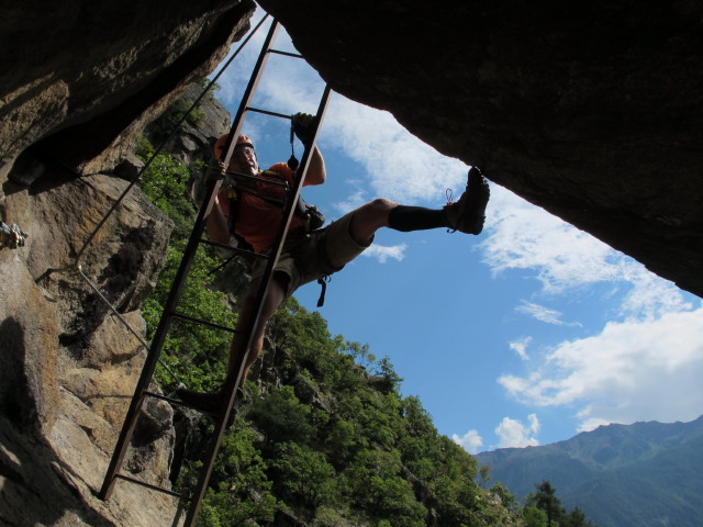 Axel auf der zweiten Leiter