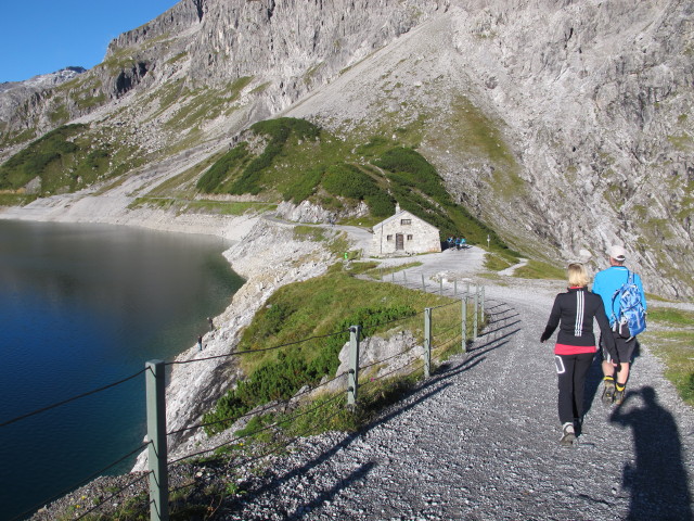 Corinna und Andreas auf Weg 02 beim Lünersee