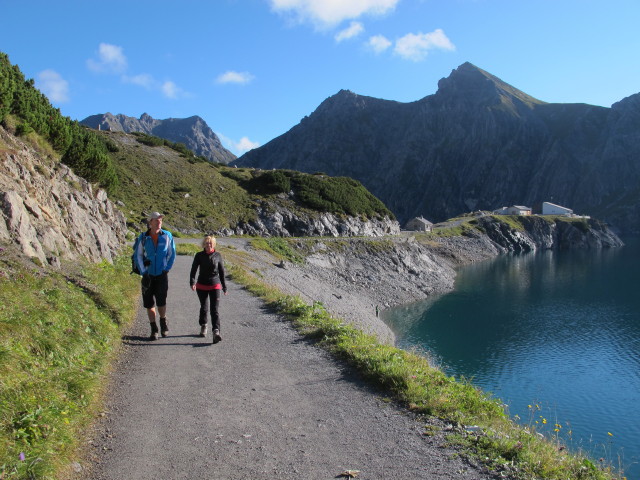 Andreas und Corinna auf Weg 02 beim Lünersee