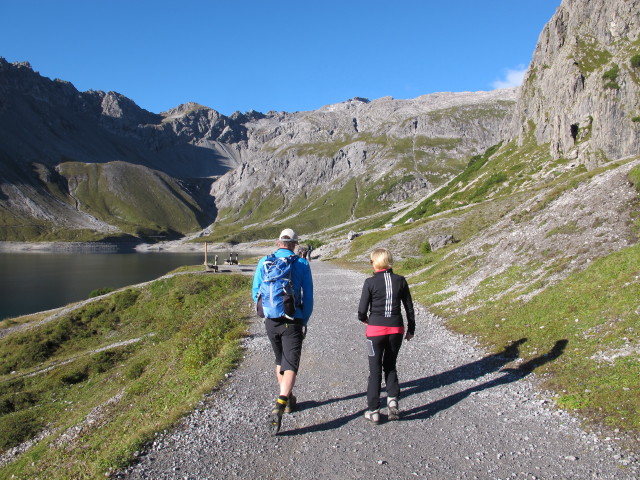 Andreas und Corinna auf Weg 02 beim Lünersee