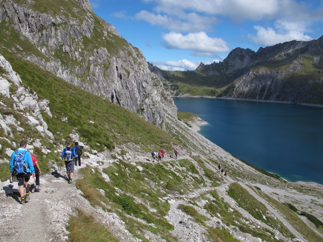 Andreas und Corinna auf Weg 02 zwischen Totalph&uuml;tte und L&uuml;nersee
