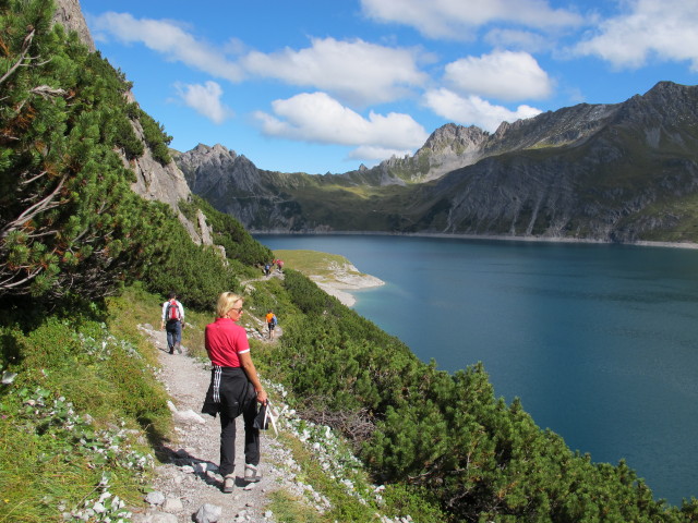Corinna und Andreas auf Weg 02 zwischen Totalph&uuml;tte und L&uuml;nersee