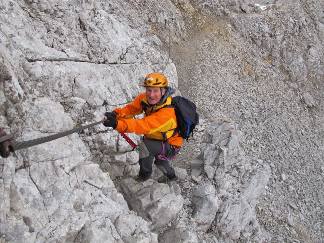 Ramsauer Klettersteig: Erich zwischen Schmiedstock und Hoher Gamsfeldspitze (5. Okt.)