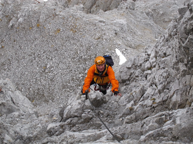Ramsauer Klettersteig: Erich zwischen Schmiedstock und Hoher Gamsfeldspitze (5. Okt.)