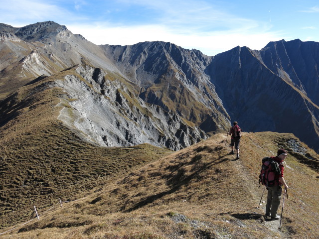 Gudrun und Christoph zwischen Naviser Kreuzj&ouml;chl und Griffjoch (18. Okt.)