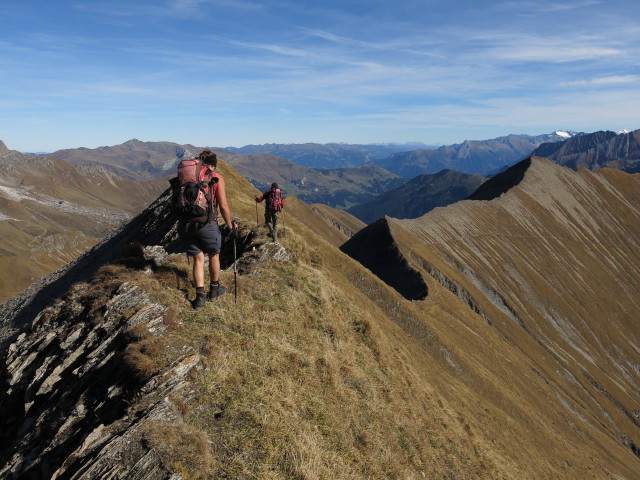 Gudrun und Christoph zwischen Gamskarspitze und Gsch&uuml;tzspitzsattel (19. Okt.)