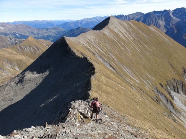 Gudrun und Christoph zwischen Gamskarspitze und Gsch&uuml;tzspitzsattel (19. Okt.)