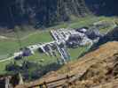 Talstation der Gletscherbahn Hintertux vom Vorgipfel der Wandspitze aus (19. Okt.)