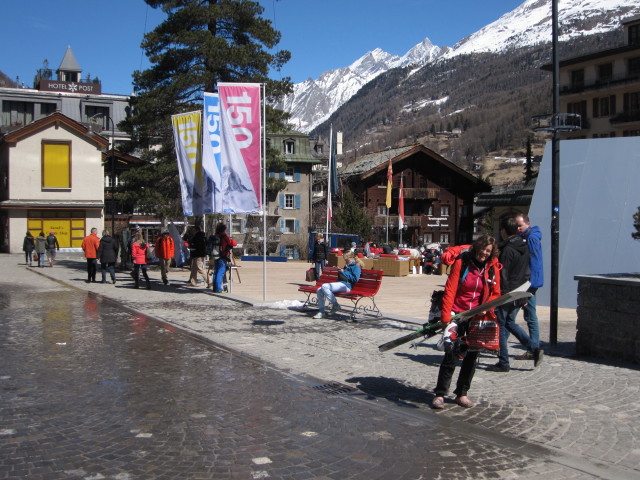 Martina am Kirchplatz in Zermatt, 1.616 m (28. M&auml;rz)