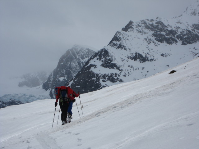Martina und Erhard zwischen Chalbermatten und Zmuttbach (28. M&auml;rz)