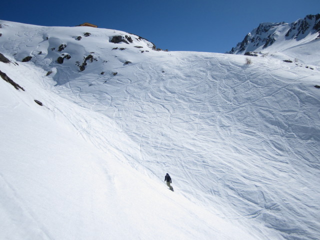Markus neben der Piste 15 (15. Apr.)