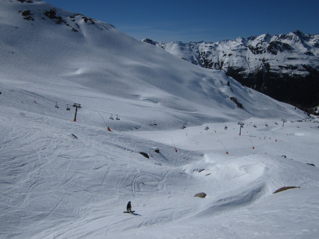 Markus neben der Piste 15 (15. Apr.)