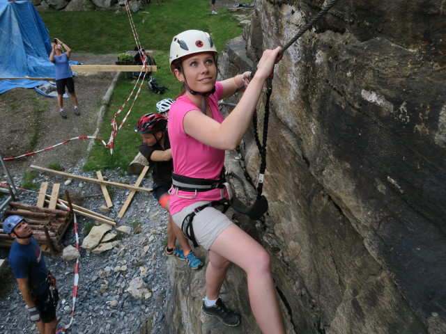 Silver Bullet-Klettersteig: Stephanie im Einstieg (5. Juni)