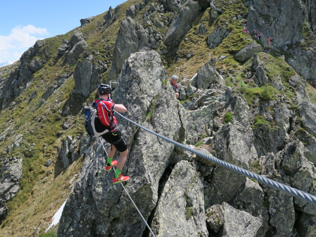 Hirschkarspitze-Klettersteig: Florian auf der ersten Seilbrücke (6. Juni)