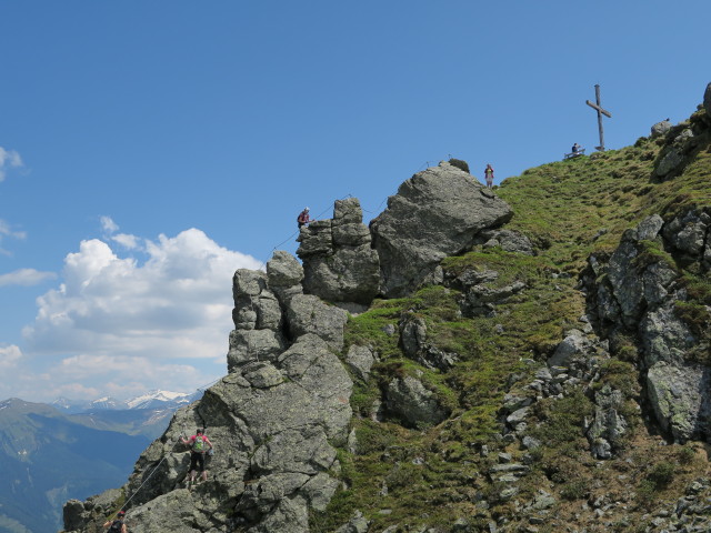 Hirschkarspitze-Klettersteig: Stephanie am Ausstiegsgrat (6. Juni)