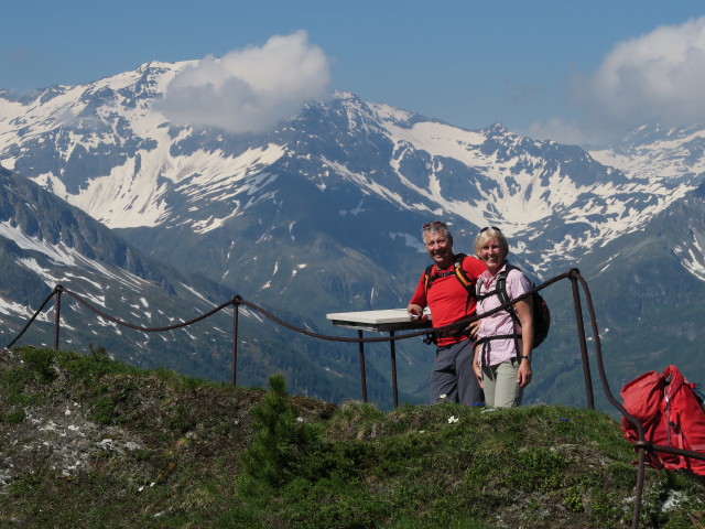 Thomas und Elke am Hüttenkogel, 2.231 m (7. Juni)