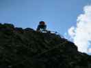 Hirschkarspitze-Klettersteig: Andrea in der schwierigen Variante am zweiten Turm (6. Juni)