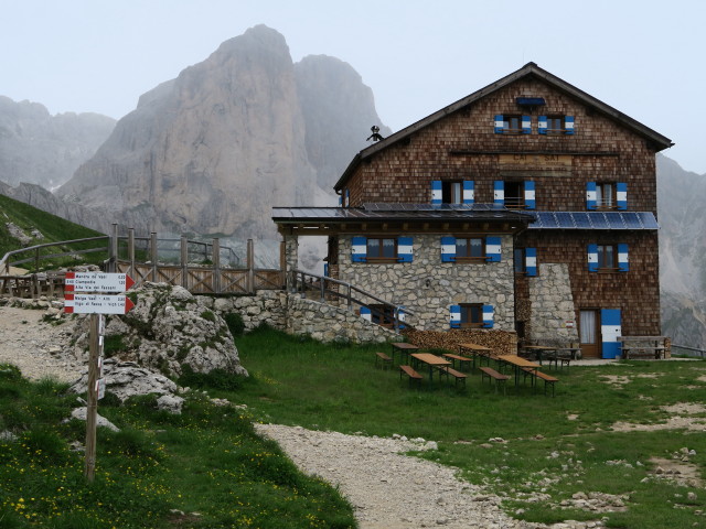 Rifugio Roda di Vaèl, 2.283 m (20. Juni)