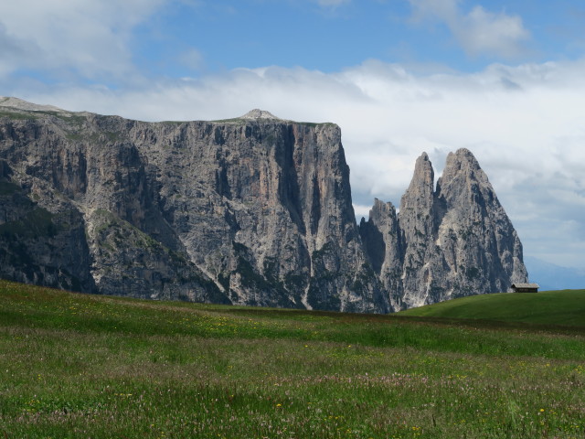 Schlern von der Seiser Alm aus (21. Juni)