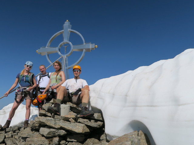 Evelyn, Erich, Miriam und ich am Glödis, 3.206 m (4. Juli)