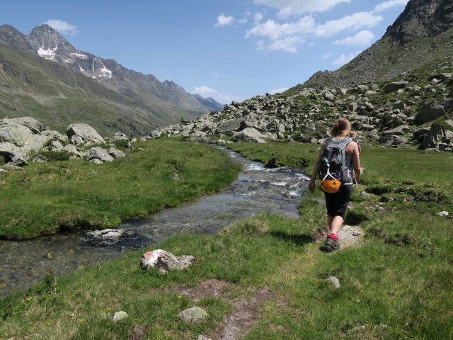 Miriam und Evelyn auf Weg 912A zwischen Weg 941 und Franz-Keil-Weg (4. Juli)