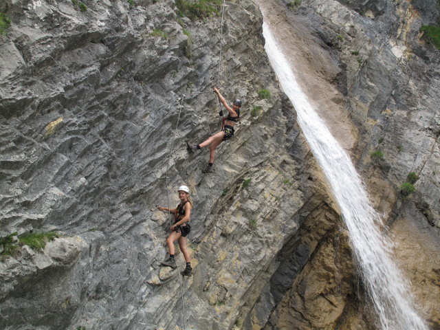 Millnatzenklamm-Klettersteig: Karoline und Johanna in der Variante Steinbeißer