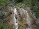 Millnatzenklamm-Klettersteig: Karoline und Johanna auf der zweiten Seilbrücke