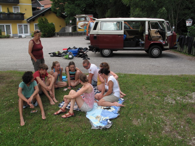 Maxwell, Edith, Tobias, Karoline, Johanna, Sonja, ich, Angelika und Ulrike beim Hotel Fraganter Wirt