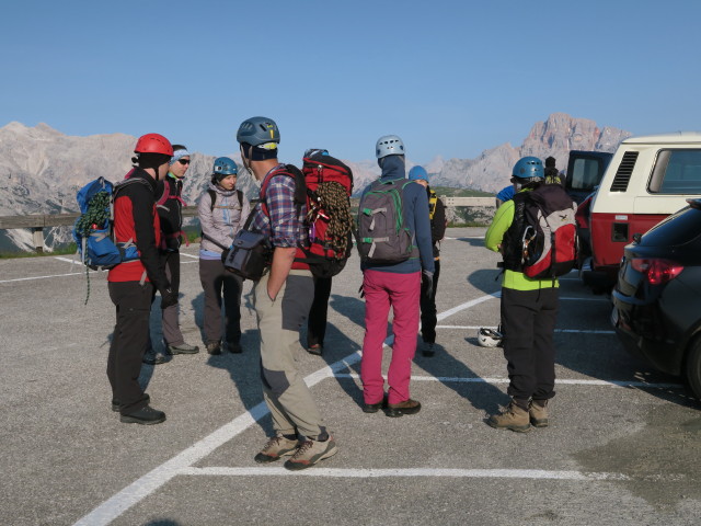 Werner, Susanne, Bernadette, Helmut, Evelyn, Irene und Ulrike beim Rifugio Auronzo