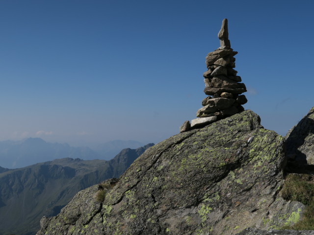 neben dem Kärntner Grenzweg zwischen Kreuzseeschartl und Kreuzsee (9. Aug.)