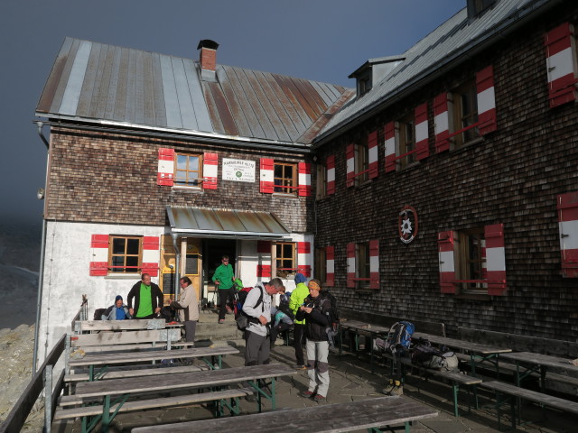 Erich und Carmen bei der Mannheimer H&uuml;tte, 2.679 m (23. Aug.)