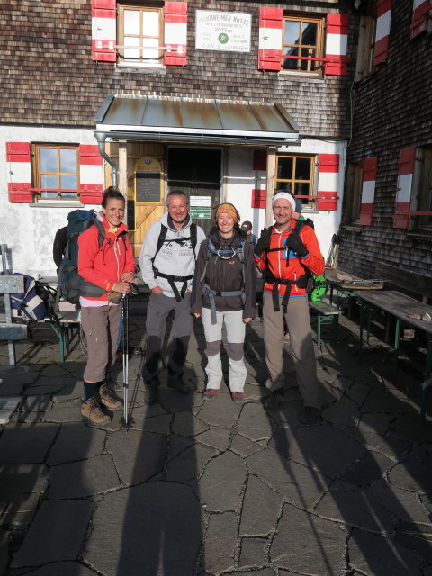 Romy, Erich, Carmen und ich bei der Mannheimer H&uuml;tte, 2.679 m (23. Aug.)