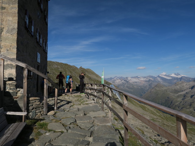 Sabrina bei der Neuen Prager H&uuml;tte, 2.782 m (28. Aug.)
