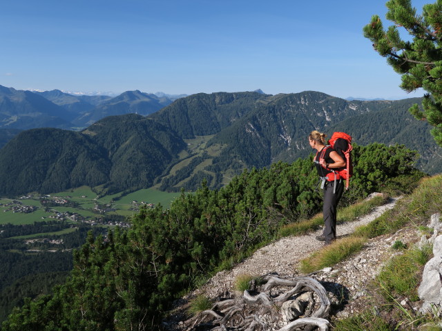 Maria auf Weg 612 zwischen Br&auml;ualm und 'Zeitgeist' (12. Sep.)