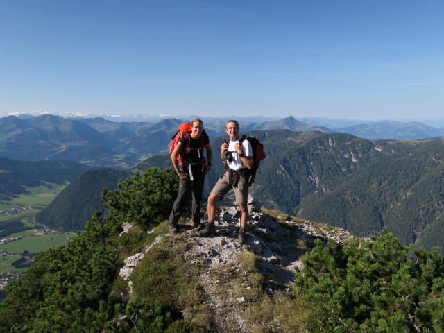 Maria und ich neben Weg 612 zwischen Bräualm und 'Zeitgeist' (12. Sep.)