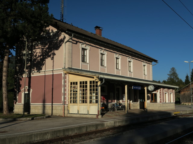 Sabrina im Bahnhof Bad Mitterndorf, 820 m (3. Okt.)