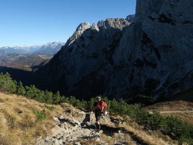 Erich auf Weg 825 zwischen Hundskopf-Klettersteig und Stripsenjoch (31. Okt.)