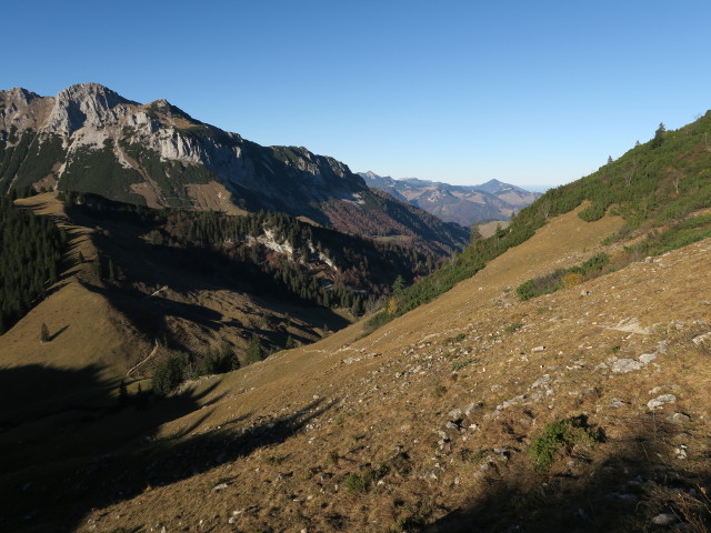 Weg 811 zwischen Stripsenjoch und Feldalmsattel (31. Okt.)