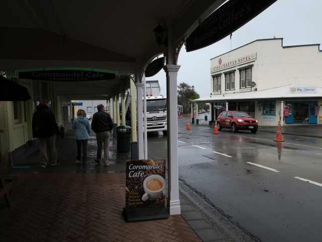 Markus, Mama und Papa auf der Kapanga Road in Coromandel (16. Nov.)