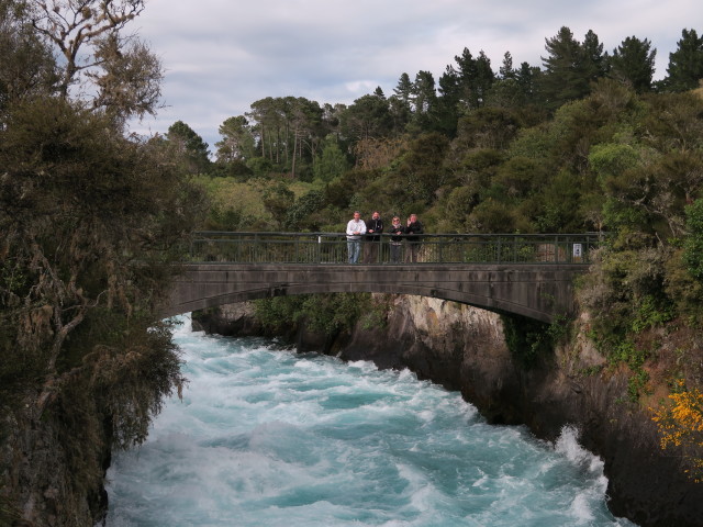 Ich, Markus, Mama und Papa bei den Huka Falls (19. Nov.)