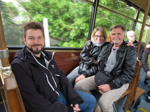 Markus, Mama und Papa in der Wellington Cable Car (21. Nov.)