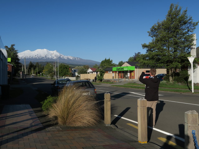 Markus in der Arawa Street in Ohakune (22. Nov.)