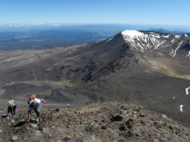 Tongariro Alpine Crossing: zwischen South Crater und Mount Ngauruhoe (23. Nov.)