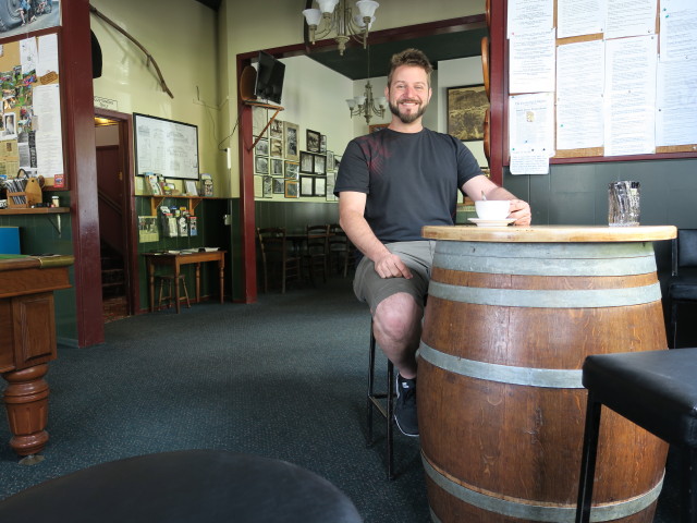 Markus im Whangamomona Hotel (24. Nov.)