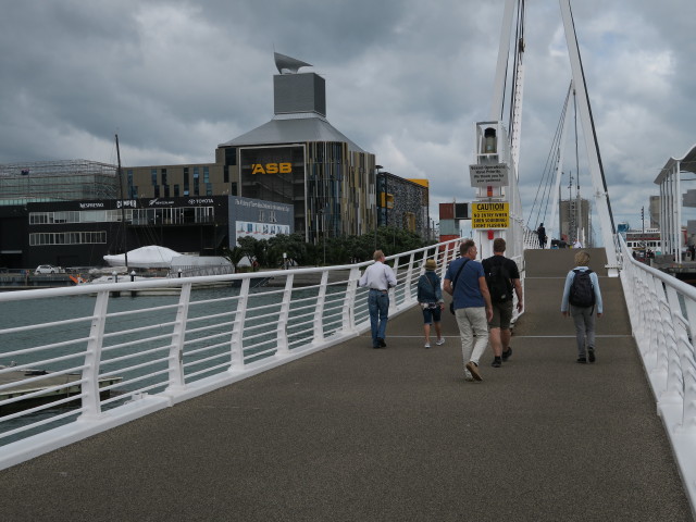 Papa, Markus und Mama auf der Wynyard Crossing Bridge in Auckland (27. Nov.)