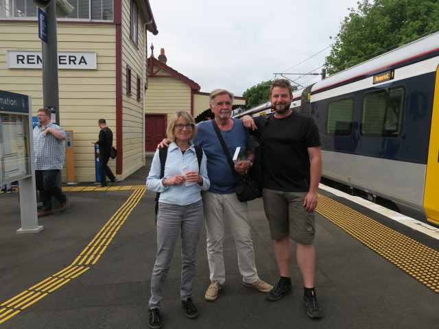 Mama, Papa und Markus in der Remuera Railway Station (27. Nov.)