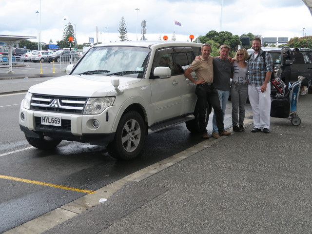 Ich, Papa, Mama und Markus am Auckland International Airport (28. Nov.)