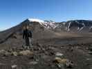 Tongariro Alpine Crossing: Markus zwischen South Crater und Mount Ngauruhoe (23. Nov.)