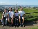 Papa, Markus, Mama und ich am Mount Eden, 196 m (26. Nov.)